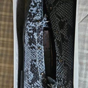 Kathy Van Zeeland Shoes Womens Size 11 Blue/Black Snakeskin Print Loafer Slip On